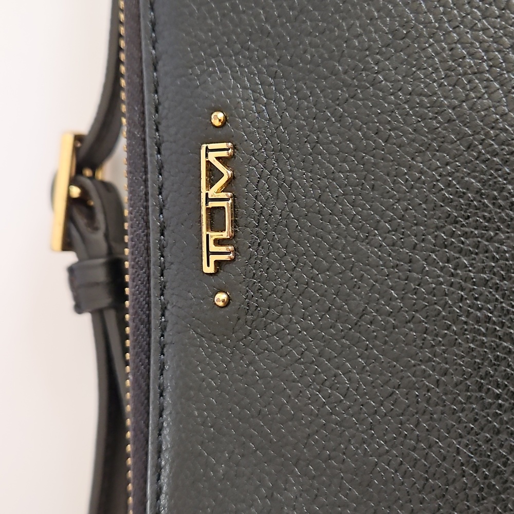 TUMI Black Leather Crossbody Bag Detachable Strap - Picture 4 of 17